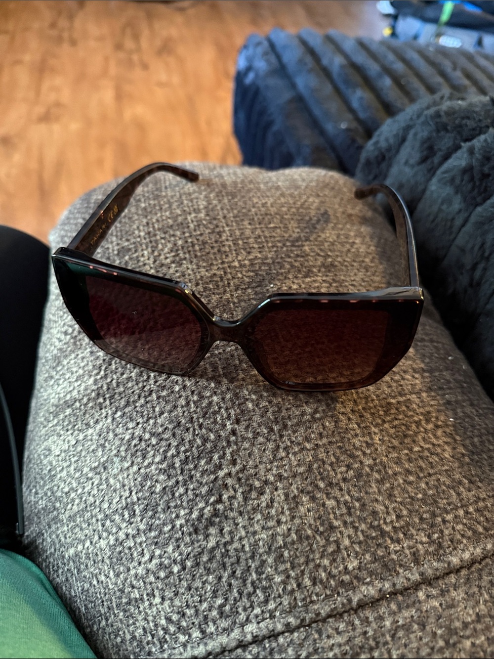 Tahari Tortoiseshell Brown Gradient Lens Women's Sunglasses